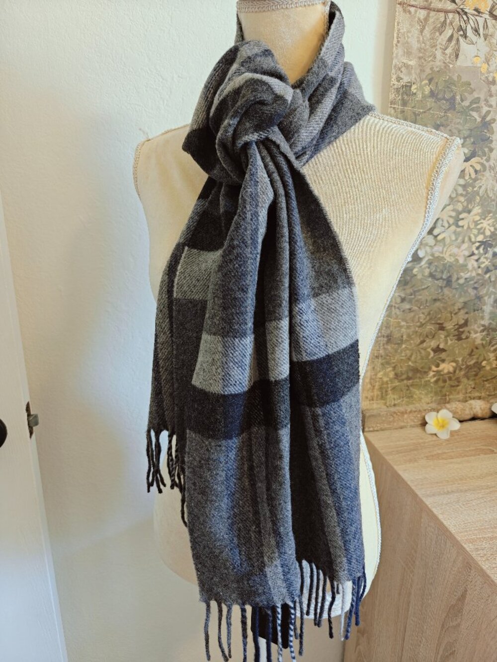 NWT Italian Woollen Treasures Gray Black Plaid Lambswool Scarf Made in Italy
